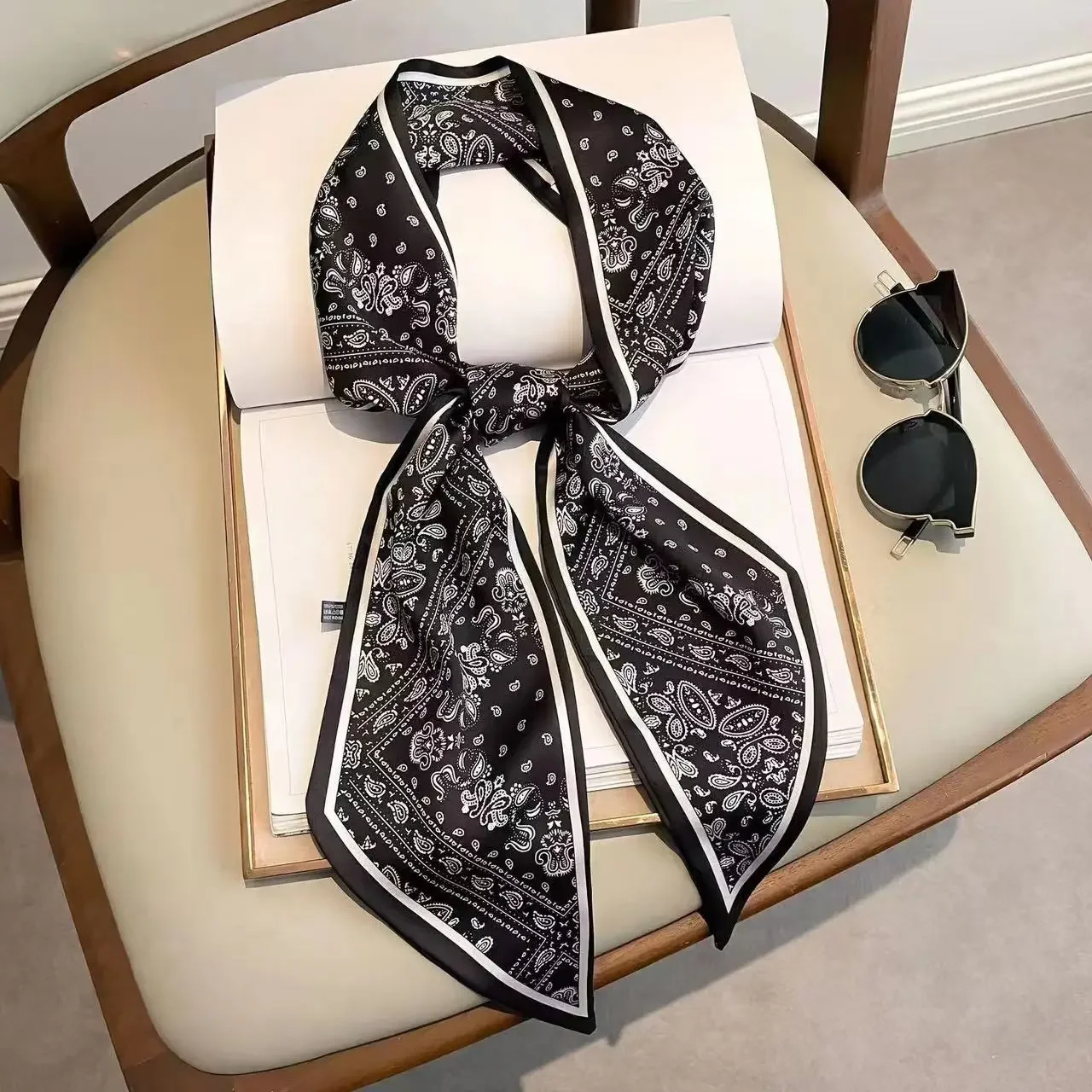 Design Print Skinny Sjaal Plai - Luxury Bags Brands recensie en prijs